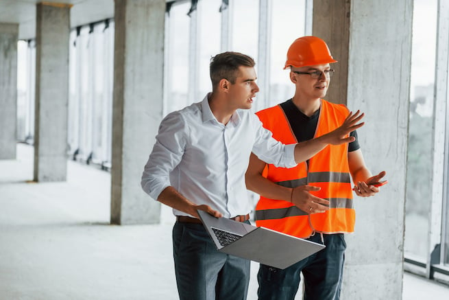 arquitectos eligiendo una criba ferretera 